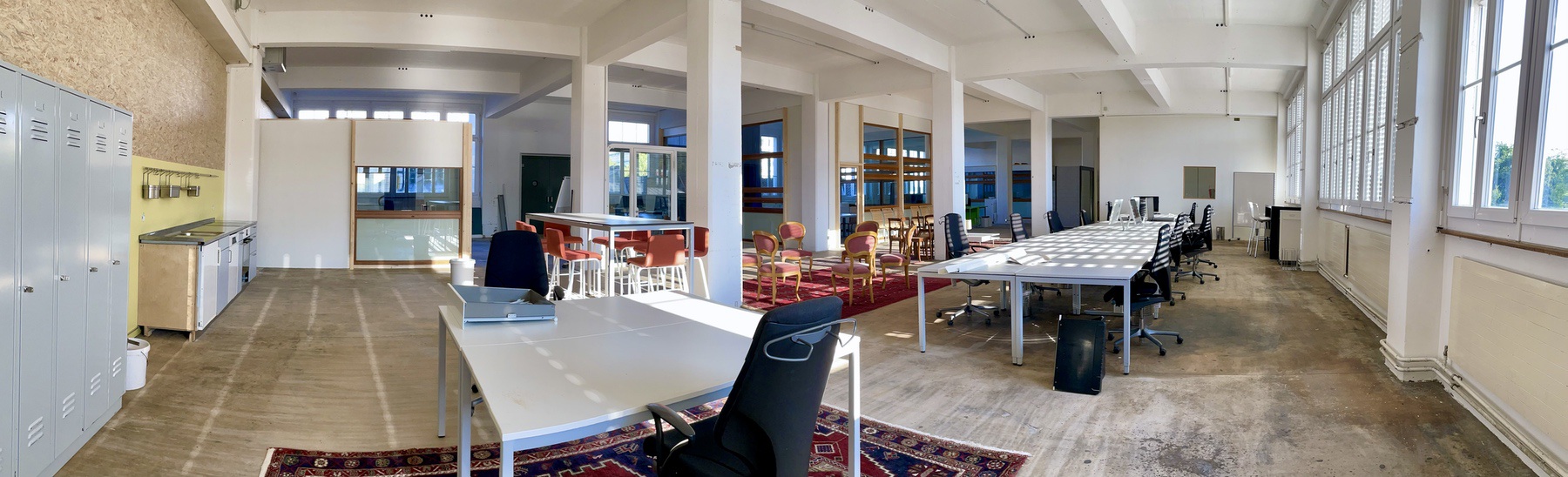 Das Bild zeigt den Gloria Coworking-Space in Lenzburg. Wir bieten fixe und flexible Arbeitsplätze und verschiedene Meetingräume.